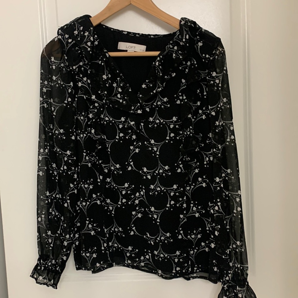 Beautiful ruffled top size S Petite , black / white blouse